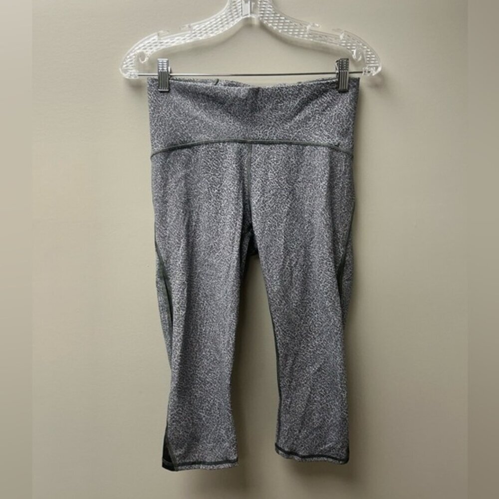 Lululemon Black, White & Grey Speckled Cropped Leggings
